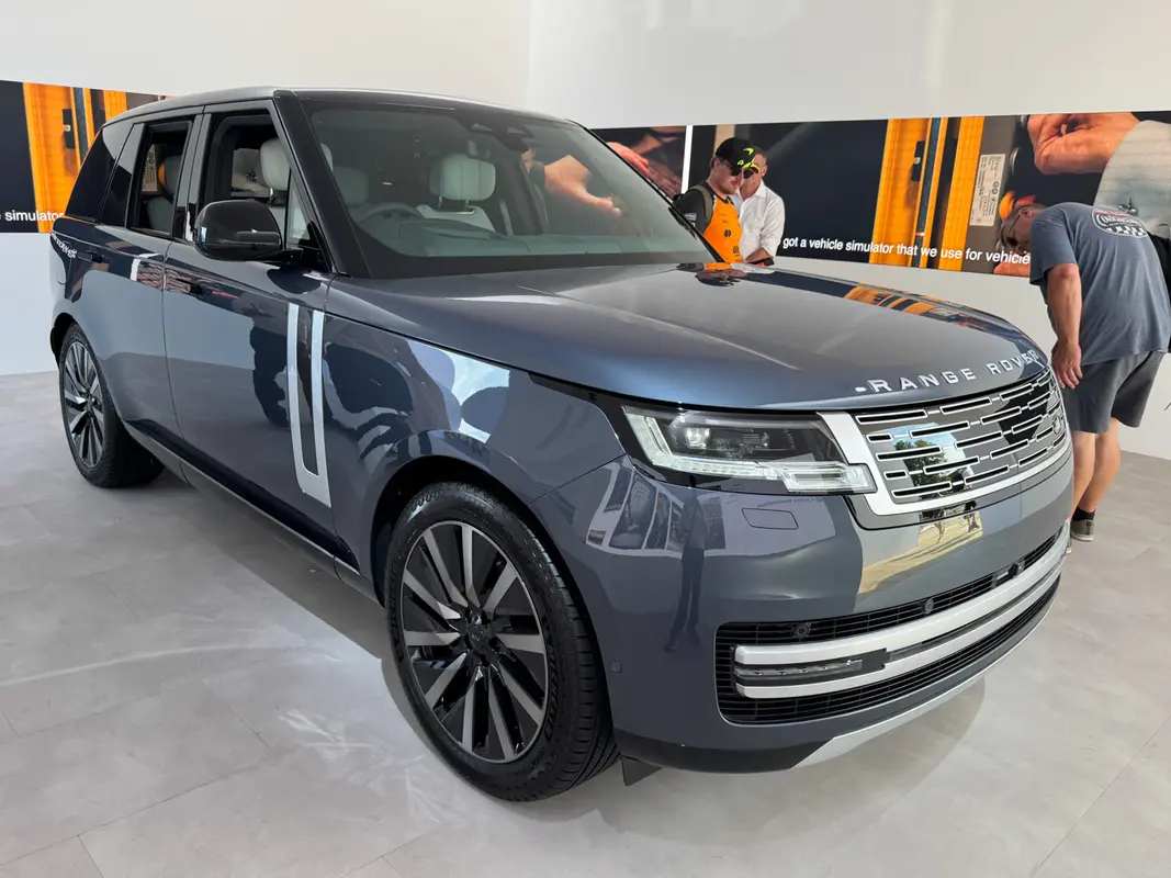 Range Rover available from Hadir Rental Car Kuwait